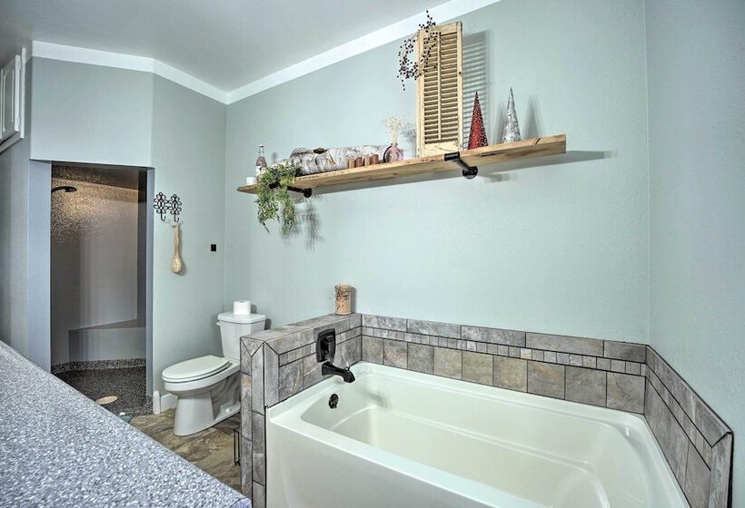 Shipshewana Guest House With Fire Pit!