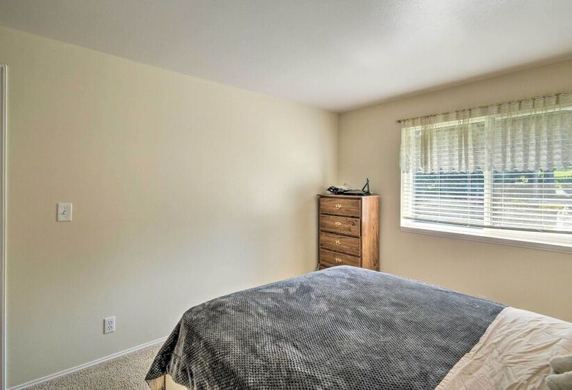 Spacious Family Home On Golf Course: Hike & Bike!