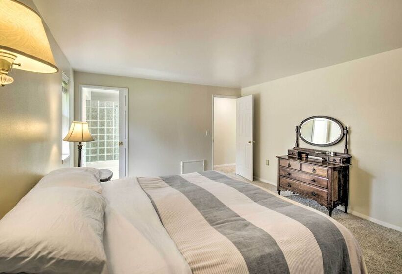 Spacious Family Home On Golf Course: Hike & Bike!