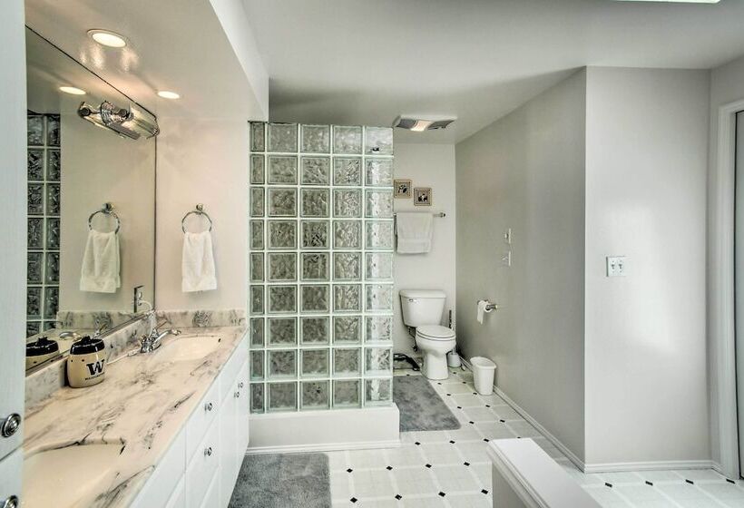 Spacious Family Home On Golf Course: Hike & Bike!