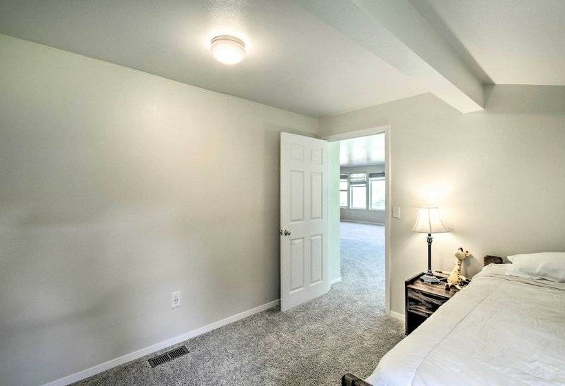 Spacious Family Home On Golf Course: Hike & Bike!