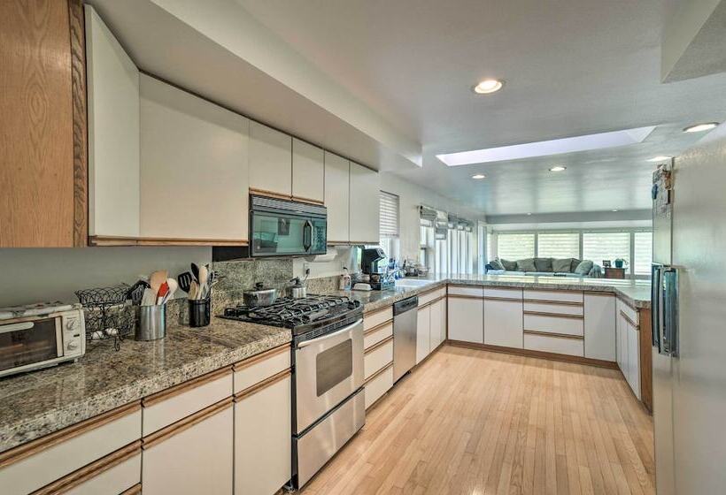 Spacious Family Home On Golf Course: Hike & Bike!