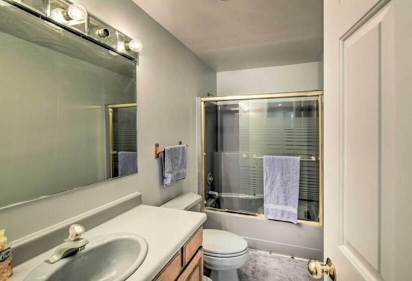 Spacious Family Home On Golf Course: Hike & Bike!