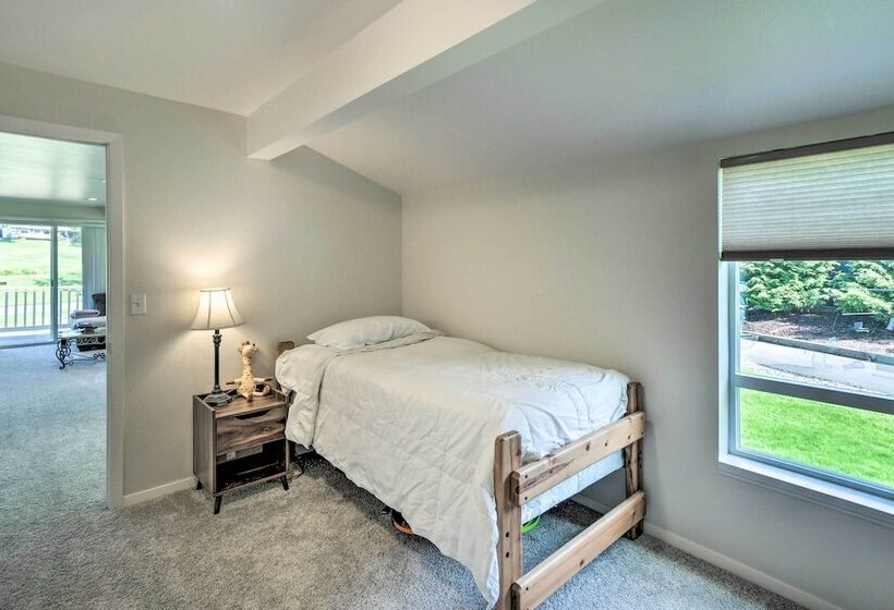 Spacious Family Home On Golf Course: Hike & Bike!