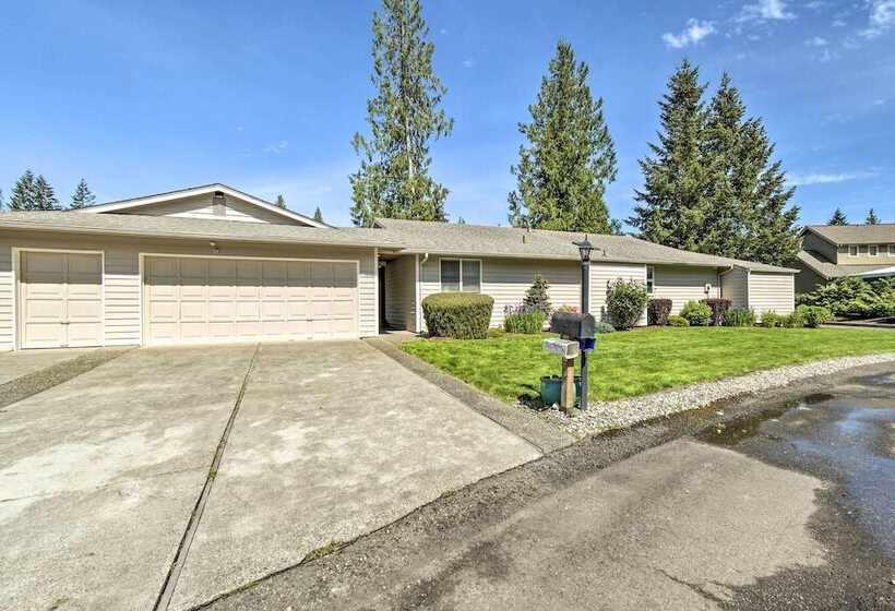 Spacious Family Home On Golf Course: Hike & Bike!