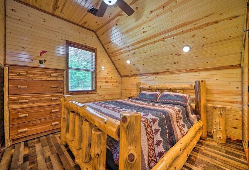 Talihina Retreat W/ Kiamichi River Access!