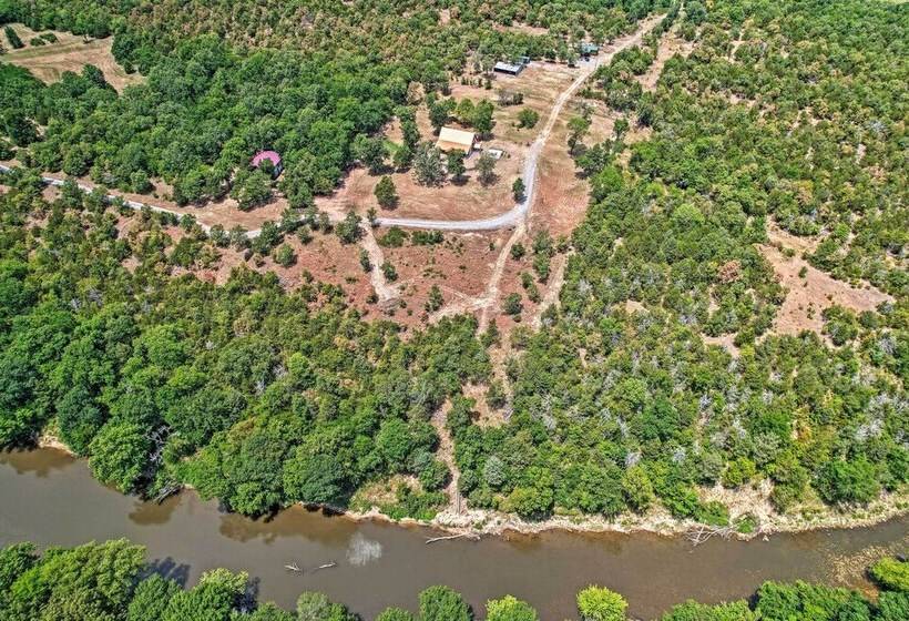 Talihina Retreat W/ Kiamichi River Access!