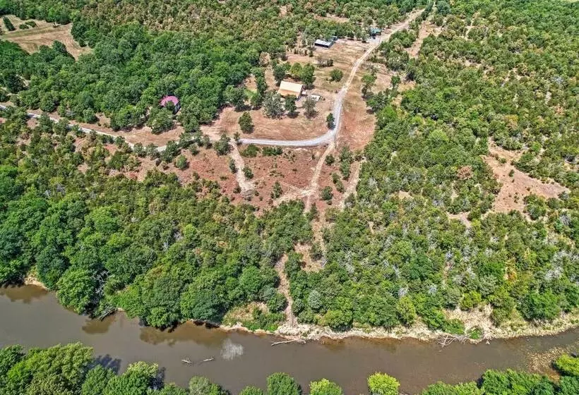 Talihina Retreat W/ Kiamichi River Access!