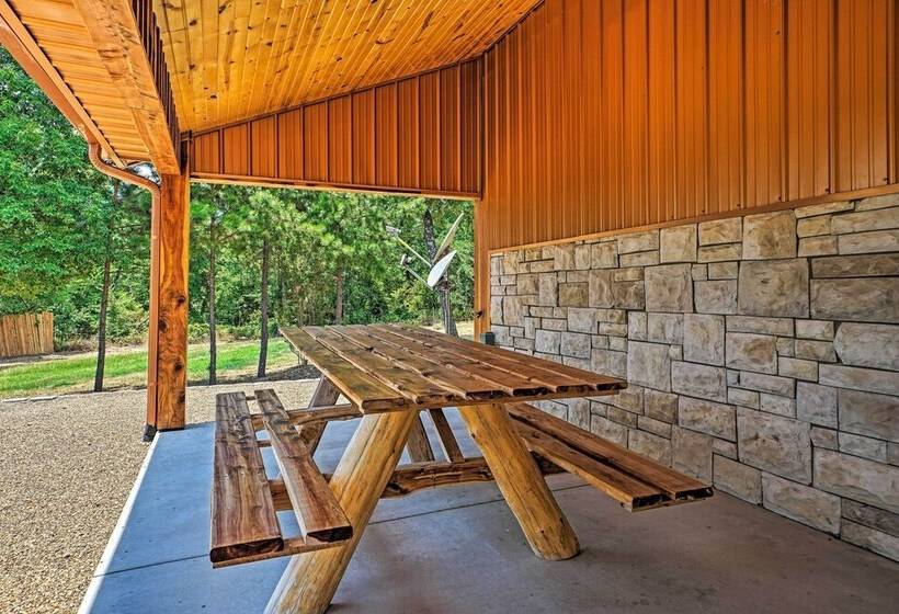 Talihina Retreat W/ Kiamichi River Access!