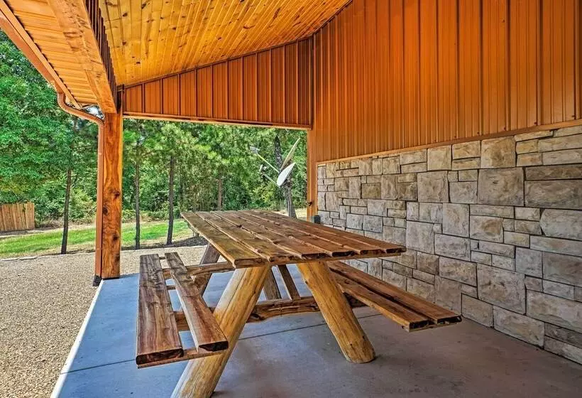 Talihina Retreat W/ Kiamichi River Access!