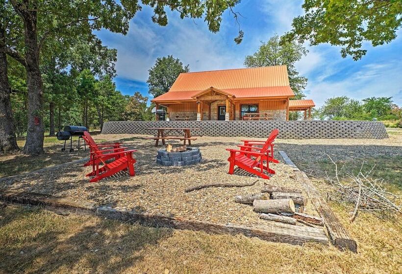 Talihina Retreat W/ Kiamichi River Access!