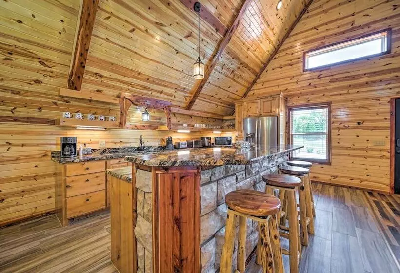 Talihina Retreat W/ Kiamichi River Access!