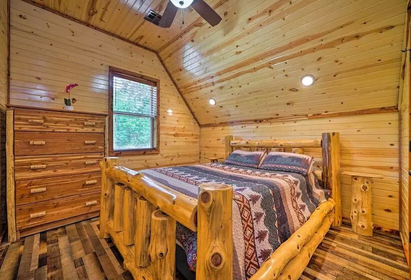 Talihina Retreat W/ Kiamichi River Access!