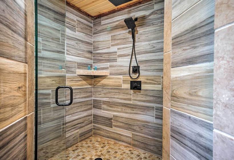 Talihina Retreat W/ Kiamichi River Access!