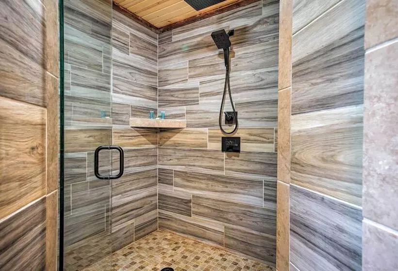 Talihina Retreat W/ Kiamichi River Access!