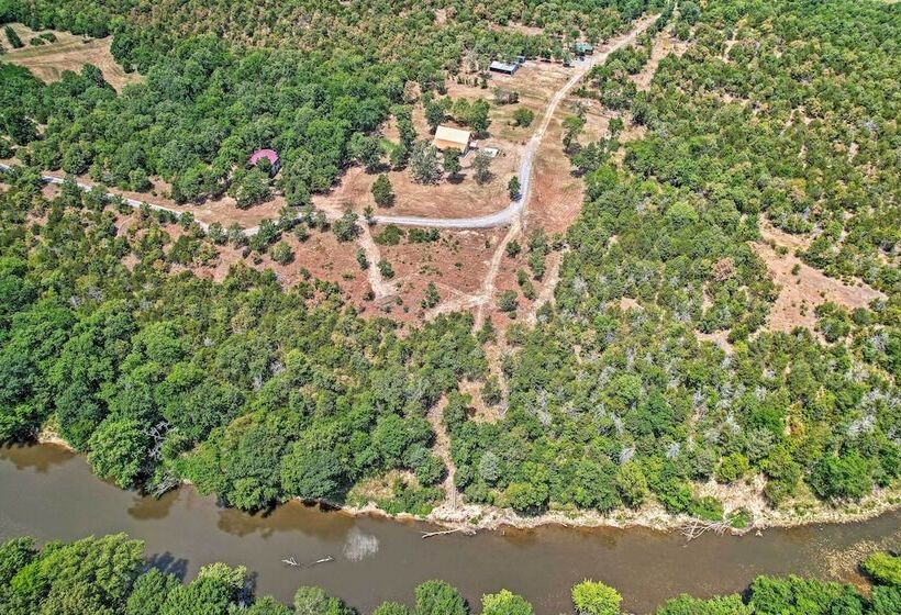 Talihina Retreat W/ Kiamichi River Access!