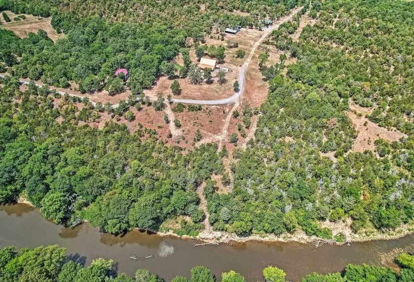 Talihina Retreat W/ Kiamichi River Access!