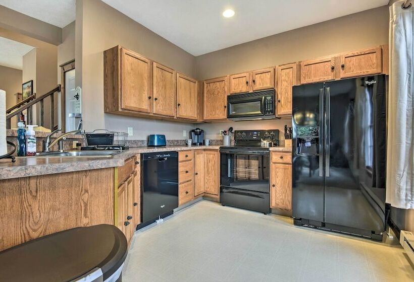 Tannersville Cozy Home W/ Deck, 1 Mi To Camelback!