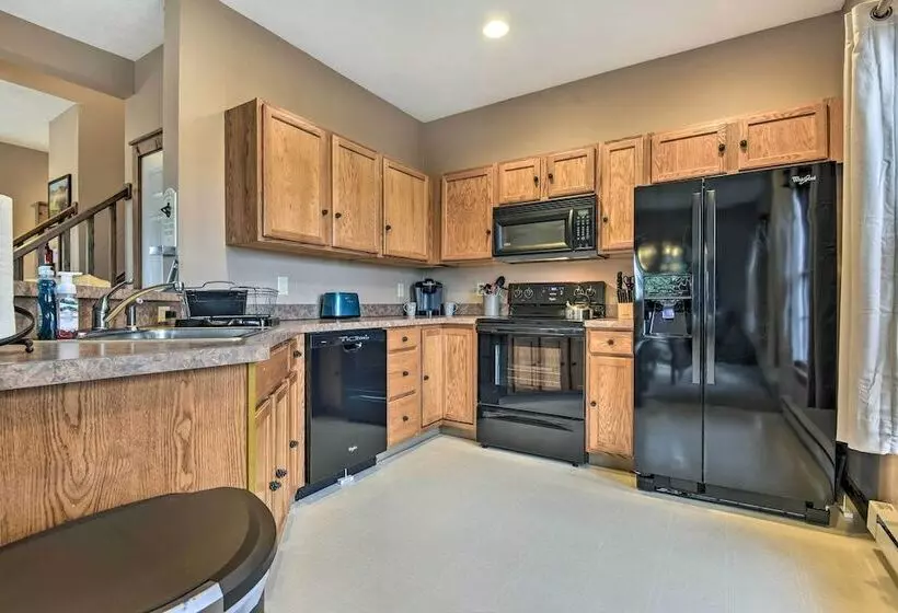 Tannersville Cozy Home W/ Deck, 1 Mi To Camelback!