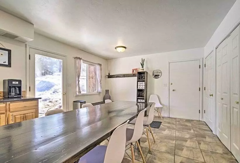 Updated Rustic Retreat Cabin: Walk To Payette Lake