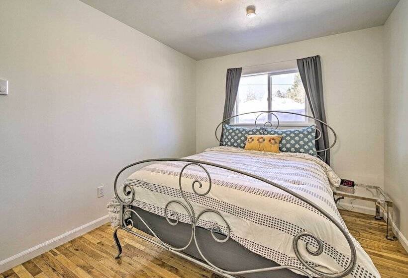 Updated Rustic Retreat Cabin: Walk To Payette Lake