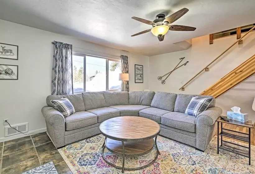 Updated Rustic Retreat Cabin: Walk To Payette Lake