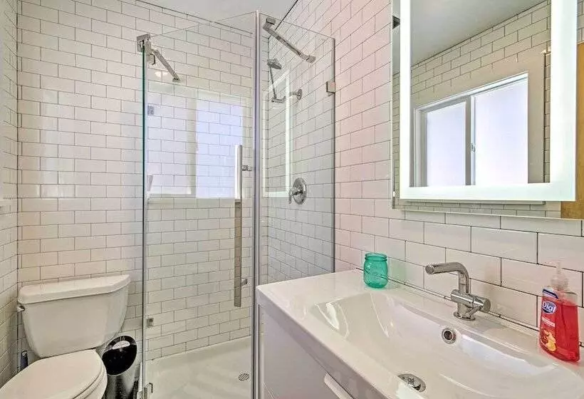 Updated Rustic Retreat Cabin: Walk To Payette Lake