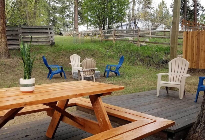 Updated Rustic Retreat Cabin: Walk To Payette Lake