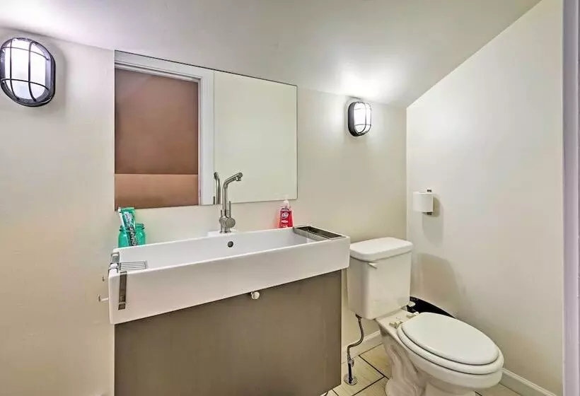 Updated Rustic Retreat Cabin: Walk To Payette Lake