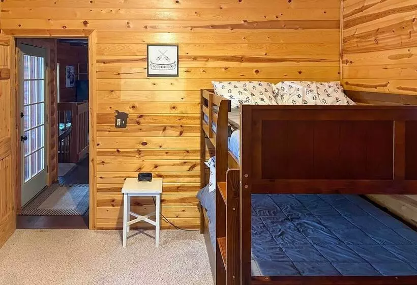 Viola Lakefront Escape W/ 3 Kayaks & Paddle Board