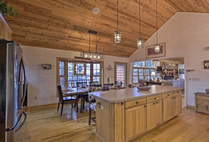 Viola Lakefront Escape W/ 3 Kayaks & Paddle Board