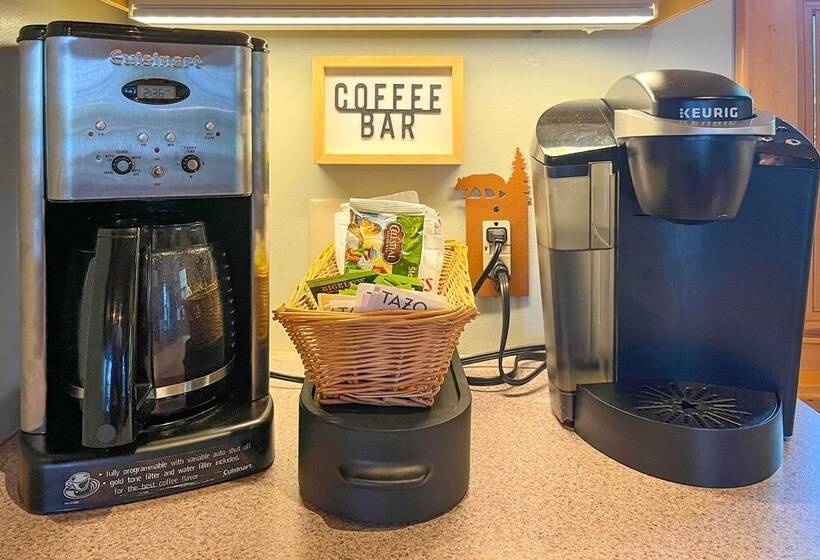 Viola Lakefront Escape W/ 3 Kayaks & Paddle Board