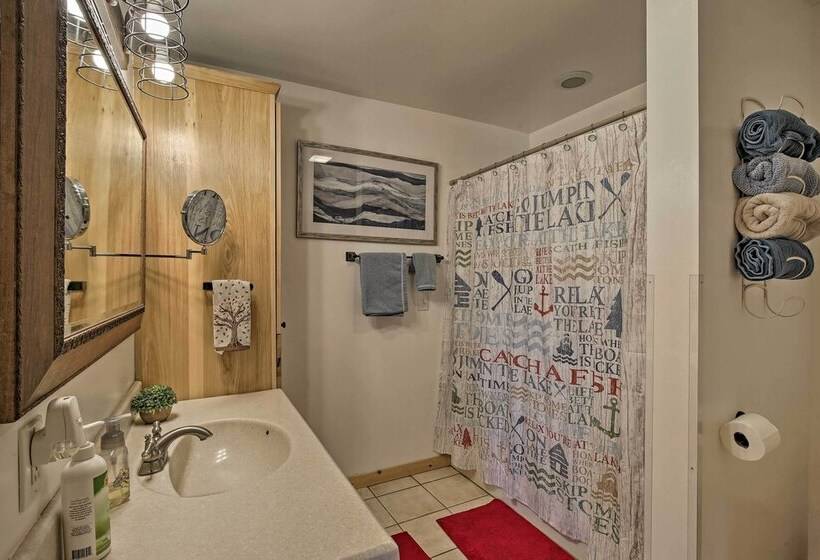 Viola Lakefront Escape W/ 3 Kayaks & Paddle Board