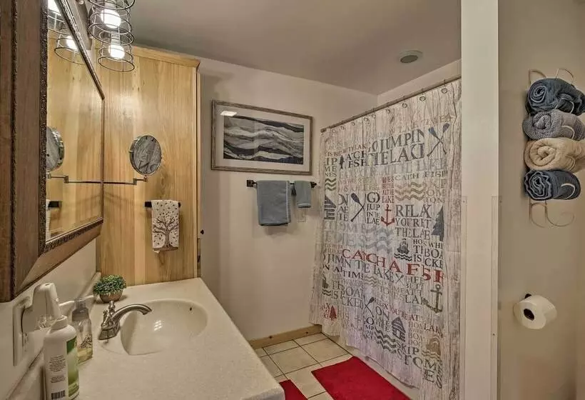 Viola Lakefront Escape W/ 3 Kayaks & Paddle Board