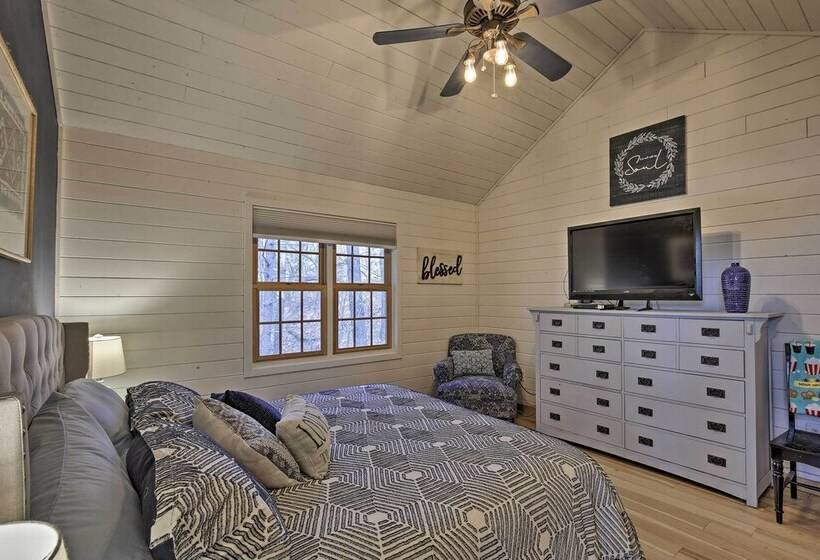 Viola Lakefront Escape W/ 3 Kayaks & Paddle Board