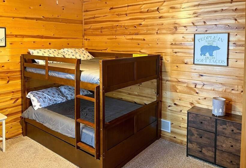 Viola Lakefront Escape W/ 3 Kayaks & Paddle Board