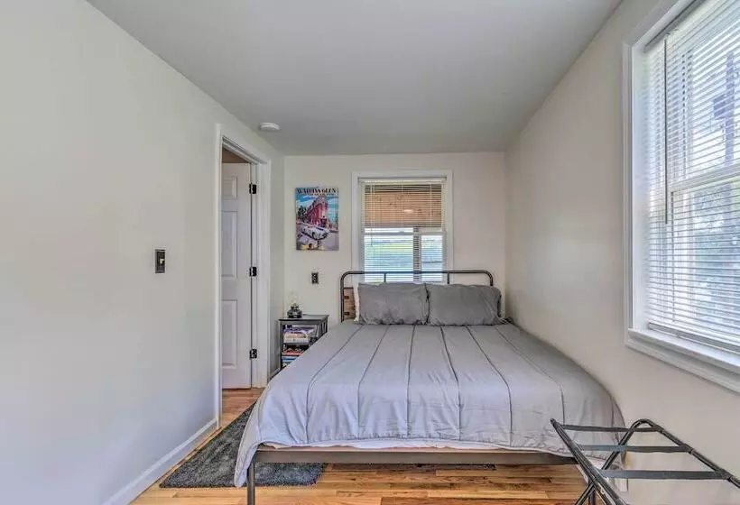 Watkins Glen Lakeview Cottage W/ Waterfall!