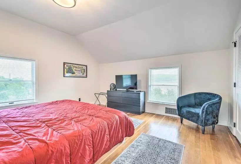 Watkins Glen Lakeview Cottage W/ Waterfall!