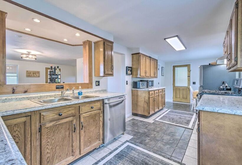 Watkins Glen Lakeview Cottage W/ Waterfall!