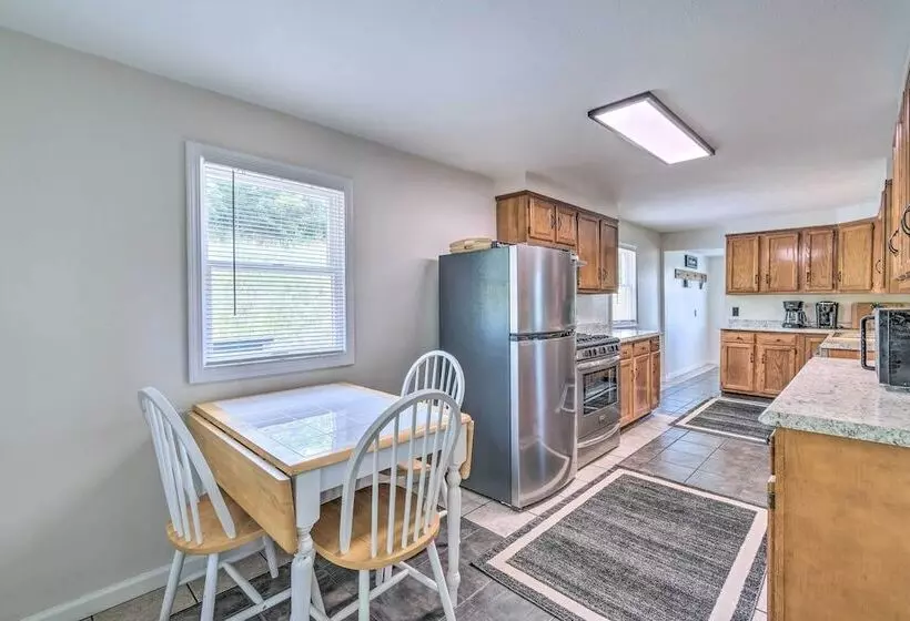 Watkins Glen Lakeview Cottage W/ Waterfall!