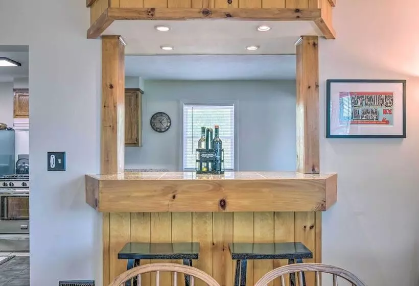 Watkins Glen Lakeview Cottage W/ Waterfall!