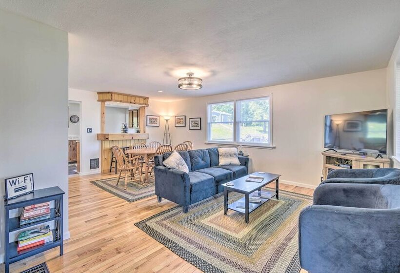 Watkins Glen Lakeview Cottage W/ Waterfall!