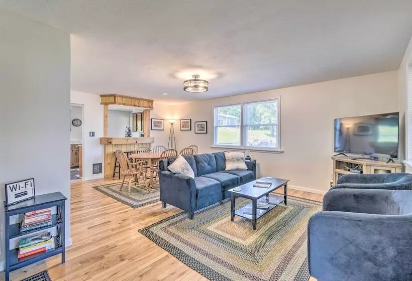 Watkins Glen Lakeview Cottage W/ Waterfall!