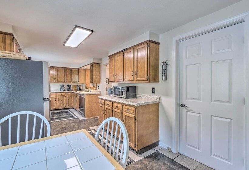 Watkins Glen Lakeview Cottage W/ Waterfall!