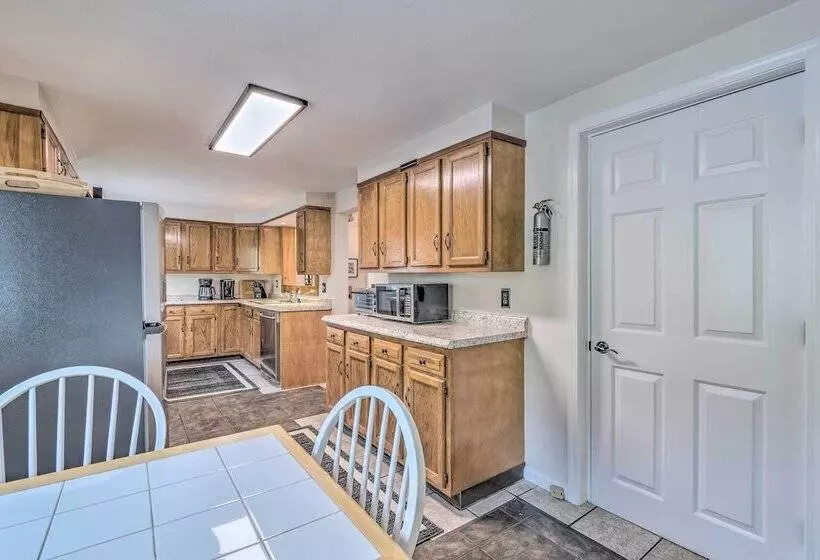 Watkins Glen Lakeview Cottage W/ Waterfall!