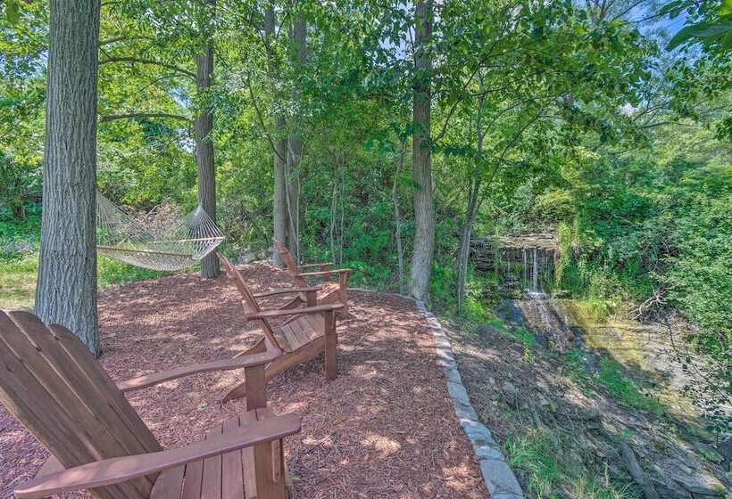 Watkins Glen Lakeview Cottage W/ Waterfall!