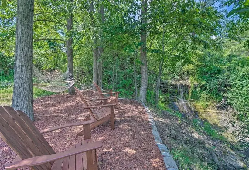Watkins Glen Lakeview Cottage W/ Waterfall!