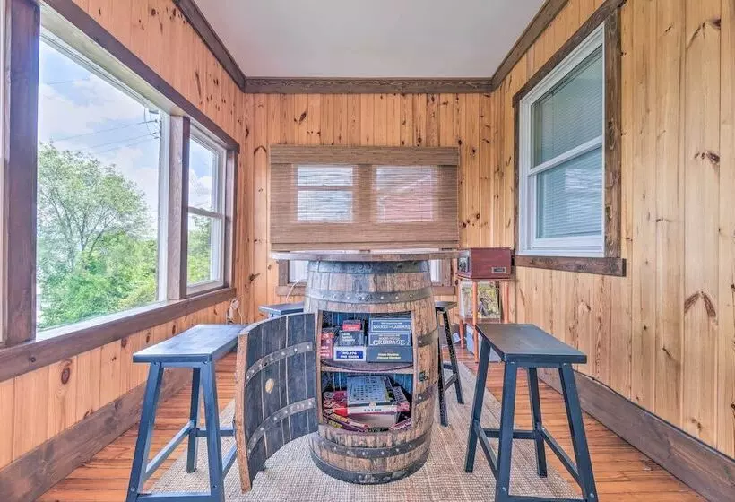 Watkins Glen Lakeview Cottage W/ Waterfall!