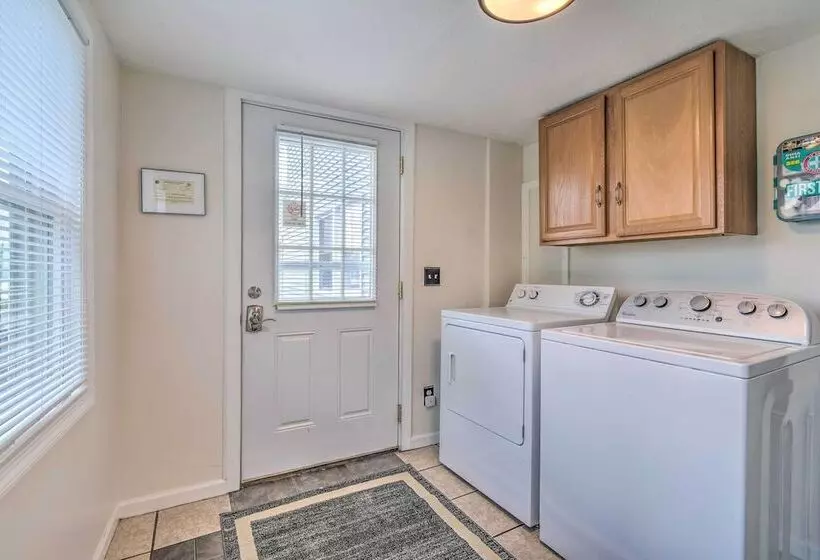 Watkins Glen Lakeview Cottage W/ Waterfall!