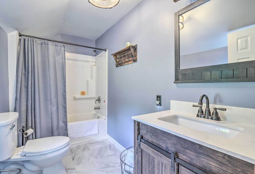 Watkins Glen Lakeview Cottage W/ Waterfall!